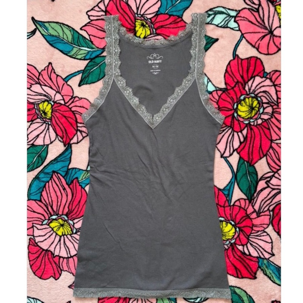 Old Navy 🌟 Lace trim tank top